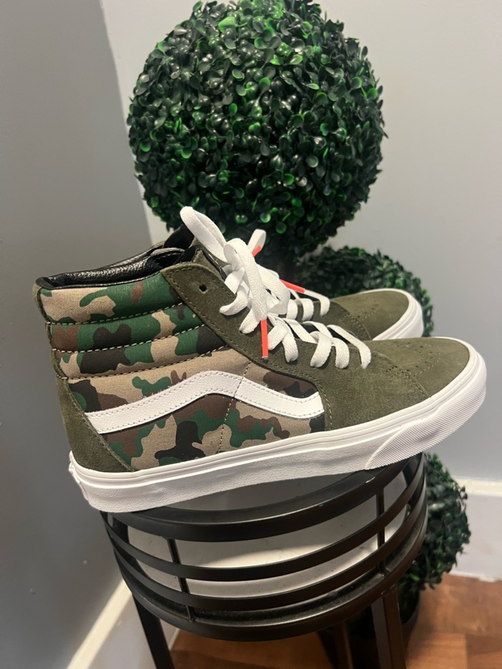 Vans men Sneakers in Olive Green Camo with White Stripe 7.5 men 9 women - Picture 2 of 8